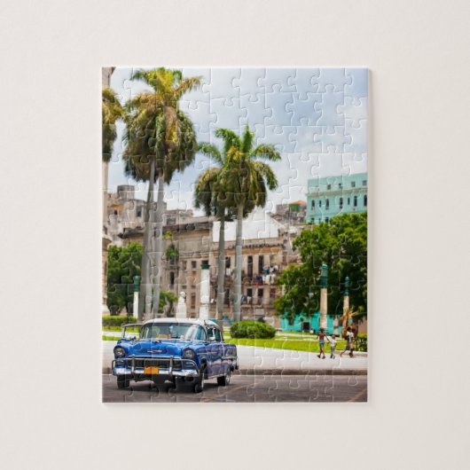 Retro-auto's op straat in Havana Legpuzzel (Verticaal)