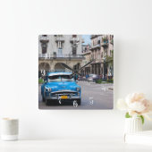 Retro-auto's op straat in Havana Vierkante Klok (Huis)