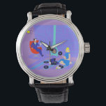Retro Avond bij Home Watch Horloge<br><div class="desc">Deze Retro Evening bij Home Watch lijkt op een scène uit een romantische komedie uit 1960. Het minimalistische ontwerp is voorzien van een aantrekkelijk stel cartoons in de woonkamer van een modern huis uit de midden eeuw. De kamer is opvallend voorzien van een paarse en blauwe steenwand en een bijpassend...</div>