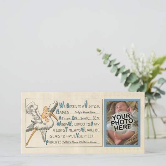 Retro Baby Boy & Stork Ouders Geboorteaankondiging Aankondiging (Staand voorkant)