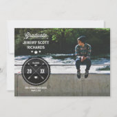 Retro Badge & Pijlen Foto Afstuderen Uitnodiging (Voorkant)