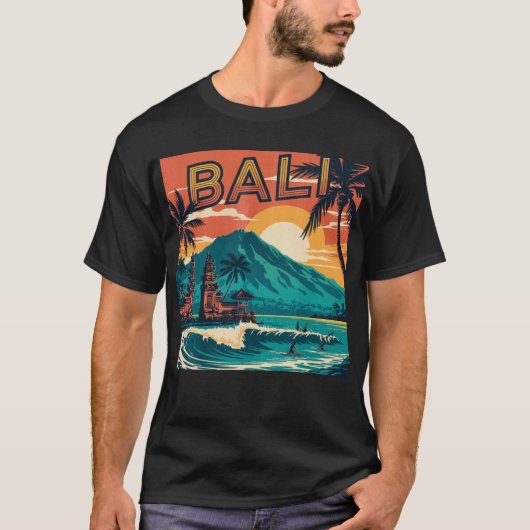 Retro Bali Reizen – Sunset Beach Ocean Surfers T-shirt (Voorkant)