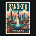 Retro Bangkok skyline - Thailand reisgeschenken Poster<br><div class="desc">"Thailand decor" "Bangkok kunst" "Thaise straat fotografie" "Aziatische reis print" "Thaise cultuur geschenken" "Bangkok skyline" "Thaise keuken kunst" "Bangkok reizen" "Thaise straat voedsel print" "Zuidoost-Azië decor"</div>