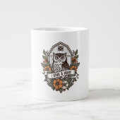 Retro barn owl 'I give a hoot' design Grote Koffiekop (Voorkant)