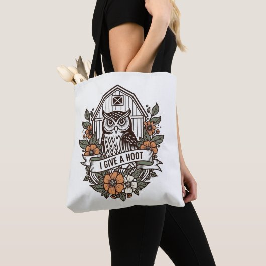 Retro barn owl 'I give a hoot' design Tote Bag (Dichtbij)