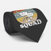 Retro BBQ Smoker Squad Est.1976 T-Shirt Stropdas (Opgerold)