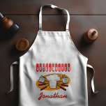 Retro BBQ Tools Chef's Pet Oranje Red Lang Schort<br><div class="desc">Een retro-soort pron voor de man die zijn weg kent rond een barbecuesgrill. Het ontwerp is voorzien van een afbeelding van met rood behandelde BBQ-tools en een pet van een chef-kok op een oranje achtergrond. Het woord "Grillmaster" staat hierboven in een decoratief rood retro lettertype. Pas met de naam van...</div>