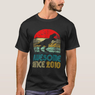 Retro Bday Boy Geweldige sinds 2010 Dinosaur Birth T-shirt