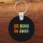 Retro Be Kind Handteken ASL Autisme Awareness Mann Sleutelhanger (Voorkant)