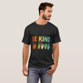 Retro Be Kind Handteken ASL Autisme Awareness Mann T-shirt (Voorkant volledig)