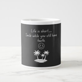 Retro Beach Vibe Smiley Face T-shirt - Grappige Hu Grote Koffiekop