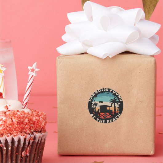 Retro Beach Vibes: geïnspireerde Beach Art met Ronde Sticker (Feest)