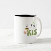 Retro "Bee Kind" Koffie Mok, Geweldige geschenken Tweekleurige Koffiemok (Voorkant rechts)