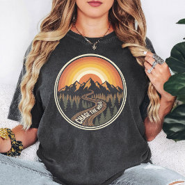 Retro bergzonsondergang roadtrip avontuur t-shirt