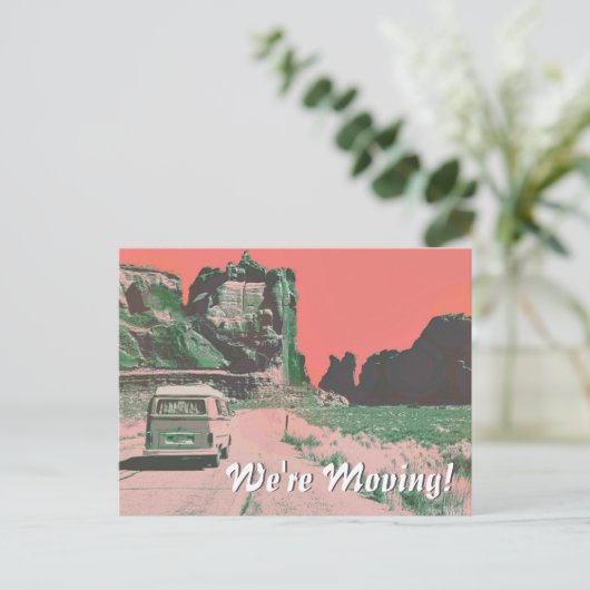 Retro bewegende aankondiging woestijnlandschap Pop Briefkaart (Staand voorkant)