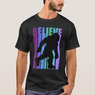 Retro Bigfoot gelooft dat Yeti Paarse roze grafisc T-shirt