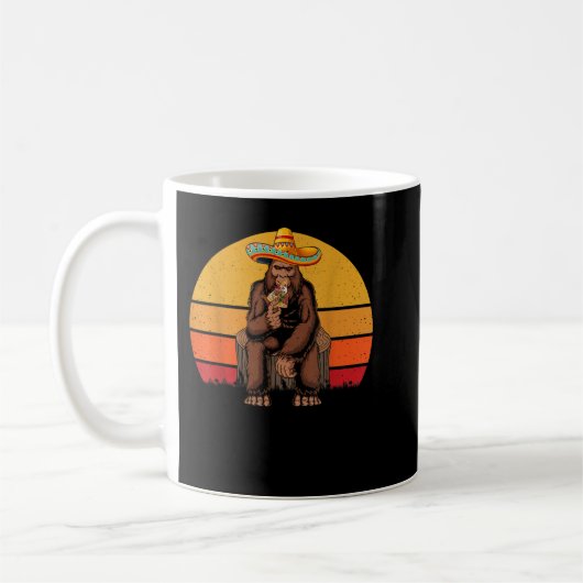 Retro Bigfoot Holding Pizza Mexican Sasquatch Cinc Koffiemok (Links)