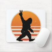Retro Bigfoot Peace Sign Muismat (Met muis)