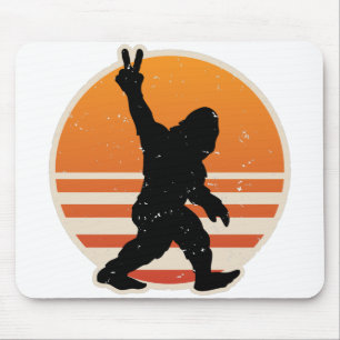 Retro Bigfoot Peace Sign Muismat