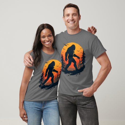 Retro Bigfoot Sasquatch met zonsondergang T-shirt (Unisex)
