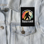 Retro Bigfoot Sasquatch Squatchin Grafisch Button (Insitu)