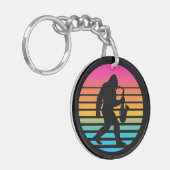 Retro Bigfoot Saxofoon Zonsondergang Sleutelhanger (Voorkant Links)