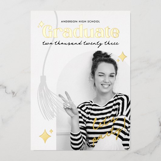 Retro Black en White Sparkle Afstuderen Folie Uitnodiging (Voorkant)