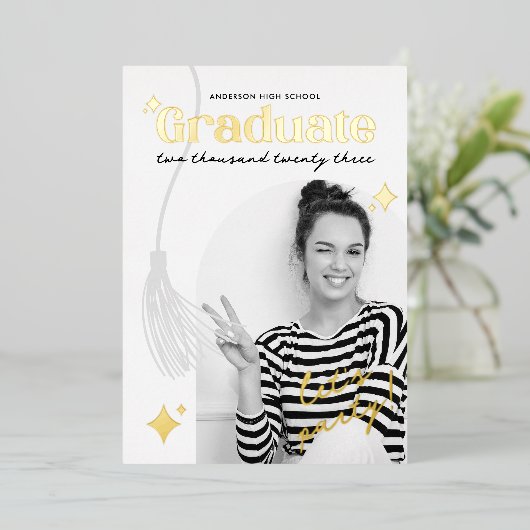 Retro Black en White Sparkle Afstuderen Folie Uitnodiging (Staand Voorkant)