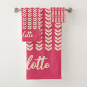 Retro bladpatroon vintage monogram roze bad handdoek (Insitu)