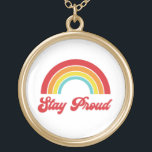 Retro Blijf op straat Rainbow Gay Pride Goud Vergulden Ketting<br><div class="desc">geïnspireerd homo-pride regenboogontwerp met de woorden "blijf trots" in een rood script in retro stijl.</div>