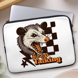 Retro Blijf praten Feral Possum: Angry Wild Animal Laptop Sleeve