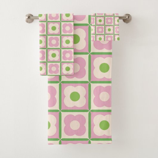 Retro Bloemen Checker Patroon Roze en Groen Bad Handdoek (Insitu)