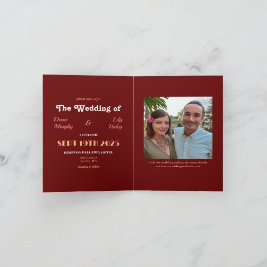 Retro Bloemen Gevouwen Bruiloft Uitnodiging (Binnen)