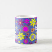 Retro Bloemen op Paarse gepersonaliseerde mok (Center)