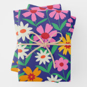Retro Bloemen Tuin Patroon op Navy Blue Inpakpapier Vel (In situ)