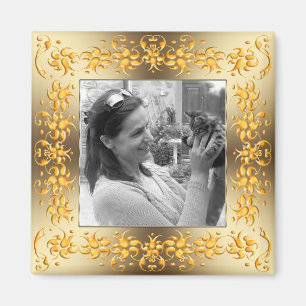 Retro bloemenbarokke gouden lijst. Tekst. Magneet