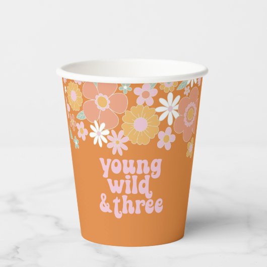 Retro Bloemige Young Wild Drie Verjaardag Papieren Bekers (Voorkant)