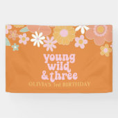 Retro bloemige Young Wild drie verjaardag Spandoek (Horizontaal)