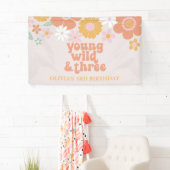 Retro Bloemige Young Wild Drie Verjaardagsbanner Spandoek (Insitu)