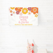 Retro Bloemige Young Wild Drie Verjaardagsbanner Spandoek (Insitu)