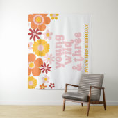 Retro bloemige Young Wild Three verjaardagsbanner Wandkleed (In situ)