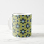 Retro Blue & Black Daisies op Green Floral Pattern Koffiemok (Voorkant links)