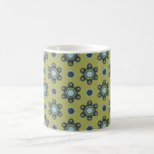 Retro Blue & Black Daisies op Green Floral Pattern Koffiemok (Center)