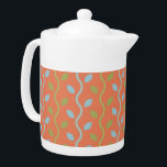 Retro Blue- en groene wijnstokken op Oranje Floral Theepot<br><div class="desc">Folksy en plezier zijn de woorden die je in gedachten krijgt als je kijkt naar deze zoete retroblauwe en groene wijnstokken op een oranje bloempatroon. Oh zo schattig en super schattig ook. Dit klassieke minimalistische wijnstokpatroon vertaalt perfect naar zowel mode- als home decor-items. Het perfecte geschenk voor een enthousiaste periode...</div>