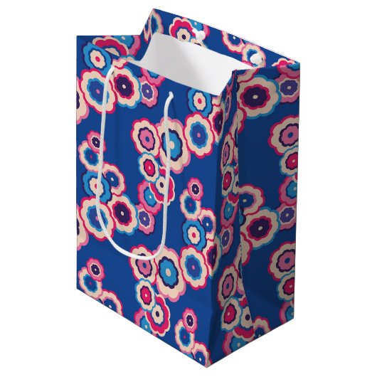 Retro Blue Floral Medium Cadeauzakje (Voorkant Gekanteld)