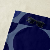 Retro Blue geometrisch Strandlaken (In situ)