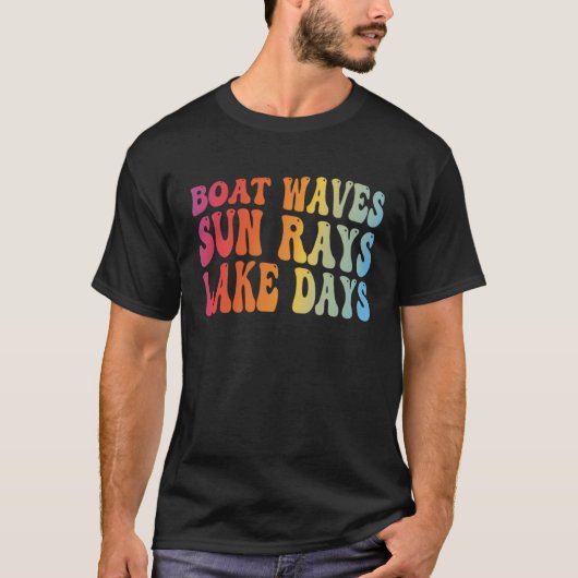 Retro Boat Waves Sun Rays Lake Days Sailing Boat L T-shirt (Voorkant)
