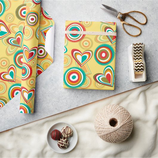 Retro Boho Harten en Cirkels 70s Groovy Patroon Cadeaupapier