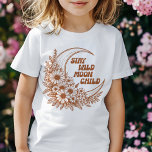 Retro Boho Wild Flower Moon Floral Line Art Quote T-shirt<br><div class="desc">Omarm de sfeer van reislust en natuur met dit retro boho-geïnspireerde T-shirt, met een grillige maansikkel omringd door wilde madeliefjes en ingewikkelde bloemendetails. Dit ontwerp spreekt tot vrije geesten, natuur-liefhebbers en iedereen die zich aangetrokken voelt tot kosmische beelden. Met aardse, vibes en een vleugje hemelse magie, is dit t-shirt ideaal...</div>