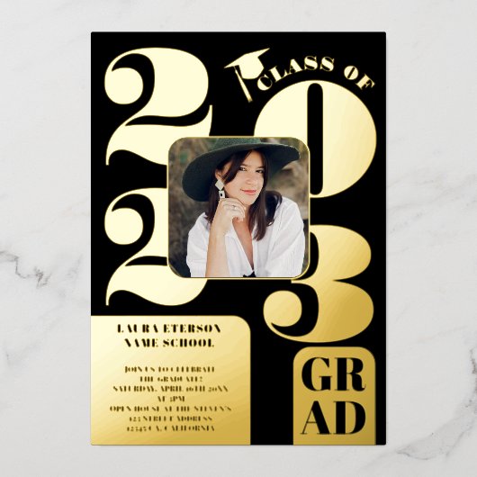 Retro bold 2023 gouden zwarte 5 foto's afstuderen folie uitnodiging (Voorkant)